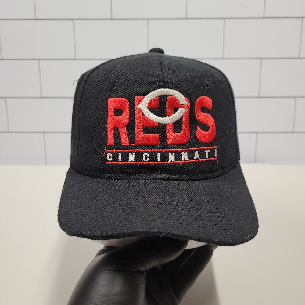 Vintage Cincinnati Reds Youngan Snapback Hat MLB Split Bar Logo Black 90s
